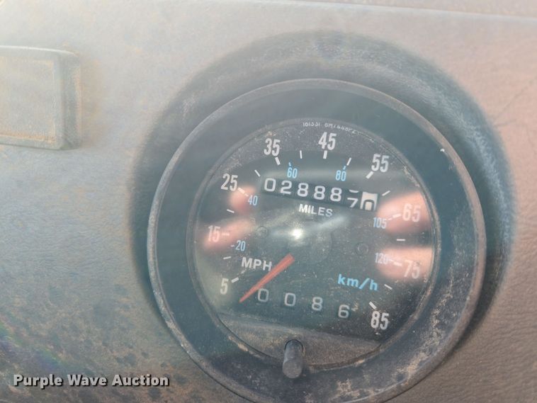 image for item DO1755 1994 Mack RD688S winch truck