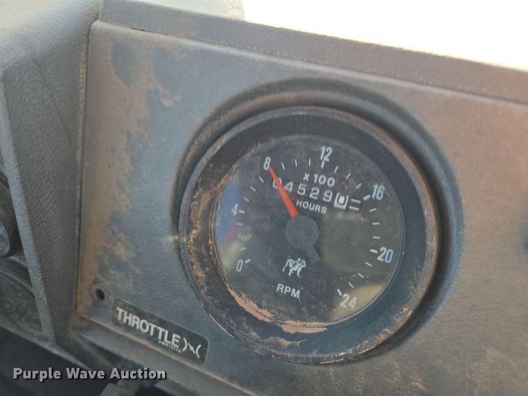 image for item DO1755 1994 Mack RD688S winch truck