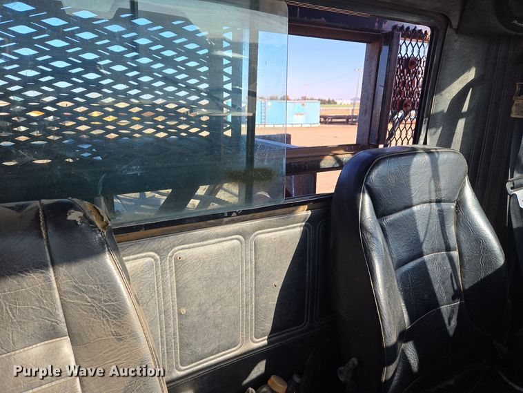 image for item DO1755 1994 Mack RD688S winch truck