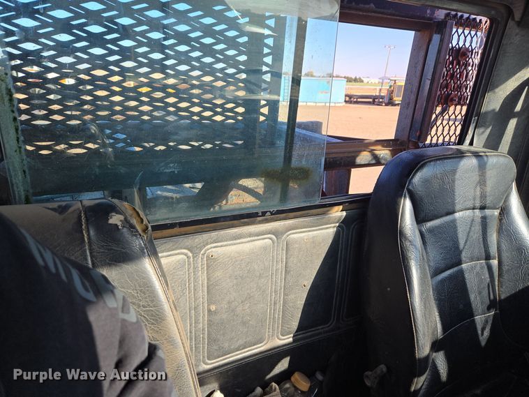 image for item DO1755 1994 Mack RD688S winch truck