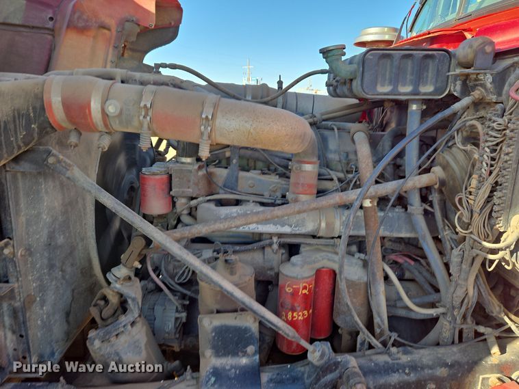 image for item DO1755 1994 Mack RD688S winch truck