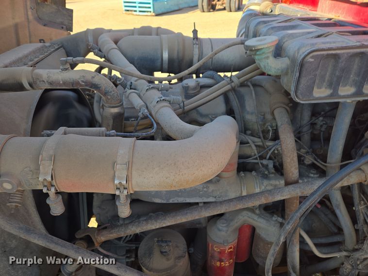 image for item DO1755 1994 Mack RD688S winch truck