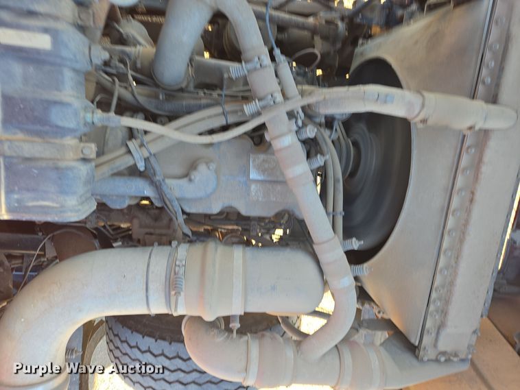 image for item DO1755 1994 Mack RD688S winch truck