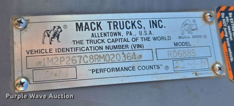 image for item DO1755 1994 Mack RD688S winch truck