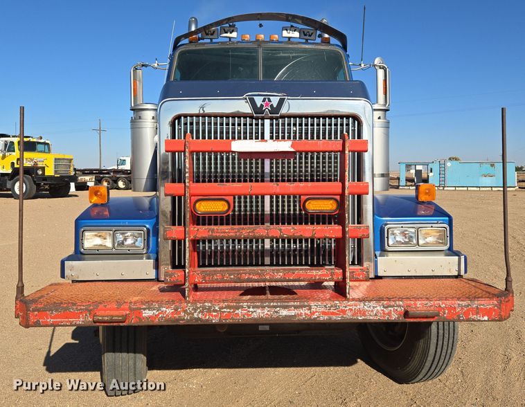image for item DO1756 1999 Western Star 4964EX winch truck