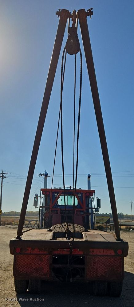 image for item DO1756 1999 Western Star 4964EX winch truck