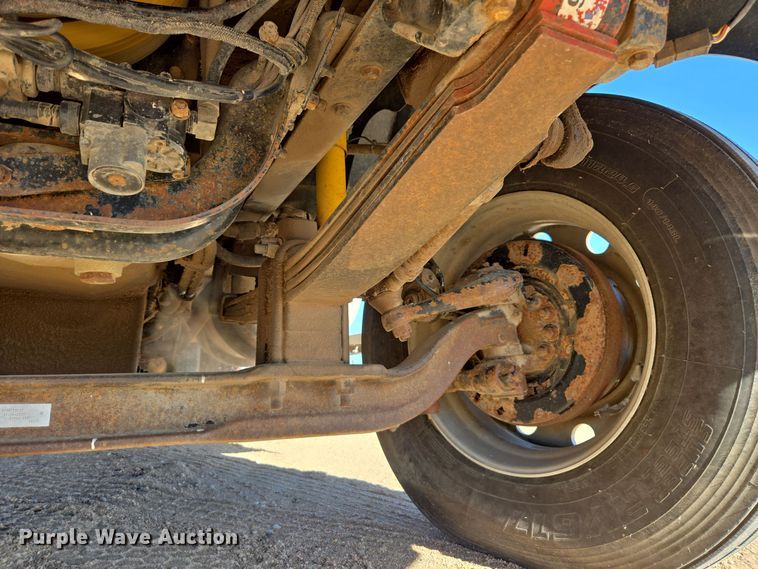 image for item DO1756 1999 Western Star 4964EX winch truck