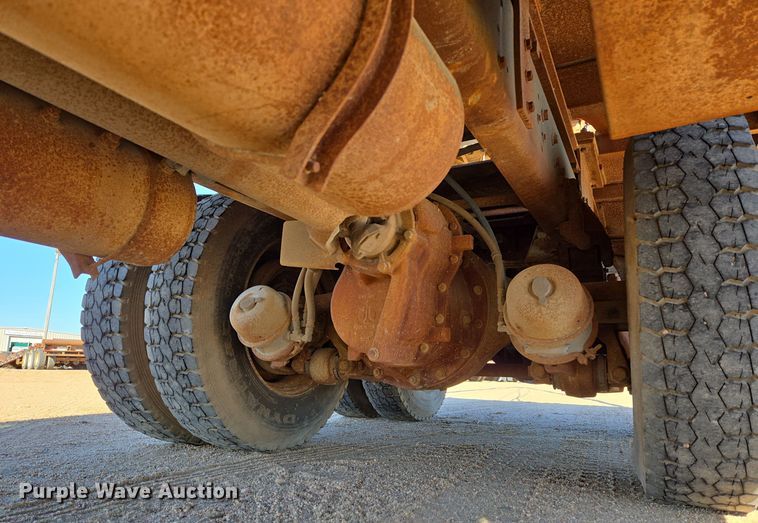 image for item DO1756 1999 Western Star 4964EX winch truck