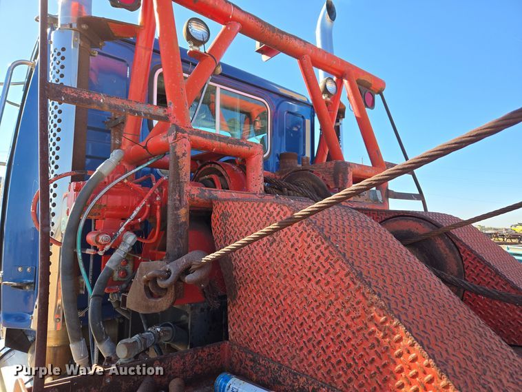 image for item DO1756 1999 Western Star 4964EX winch truck