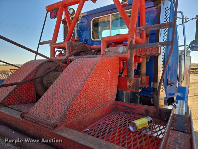 image for item DO1756 1999 Western Star 4964EX winch truck