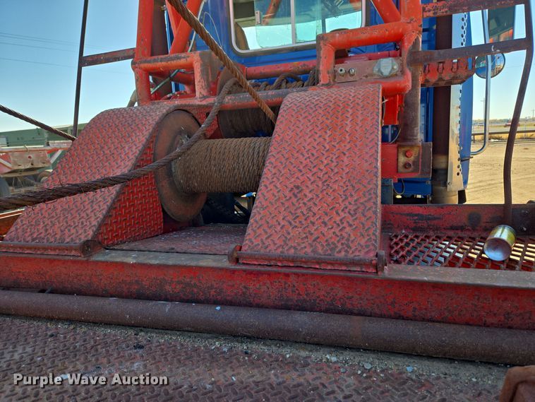 image for item DO1756 1999 Western Star 4964EX winch truck