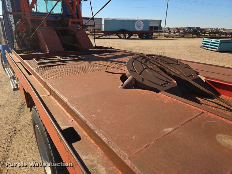 image for item DO1756 1999 Western Star 4964EX winch truck