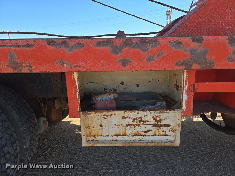 image for item DO1756 1999 Western Star 4964EX winch truck
