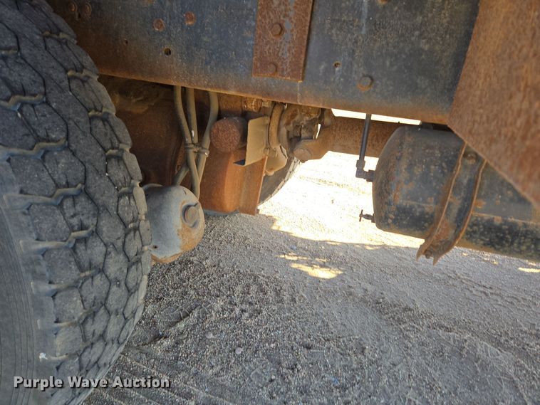 image for item DO1756 1999 Western Star 4964EX winch truck