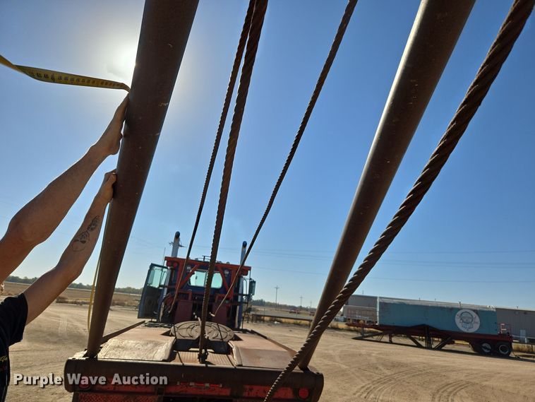 image for item DO1756 1999 Western Star 4964EX winch truck