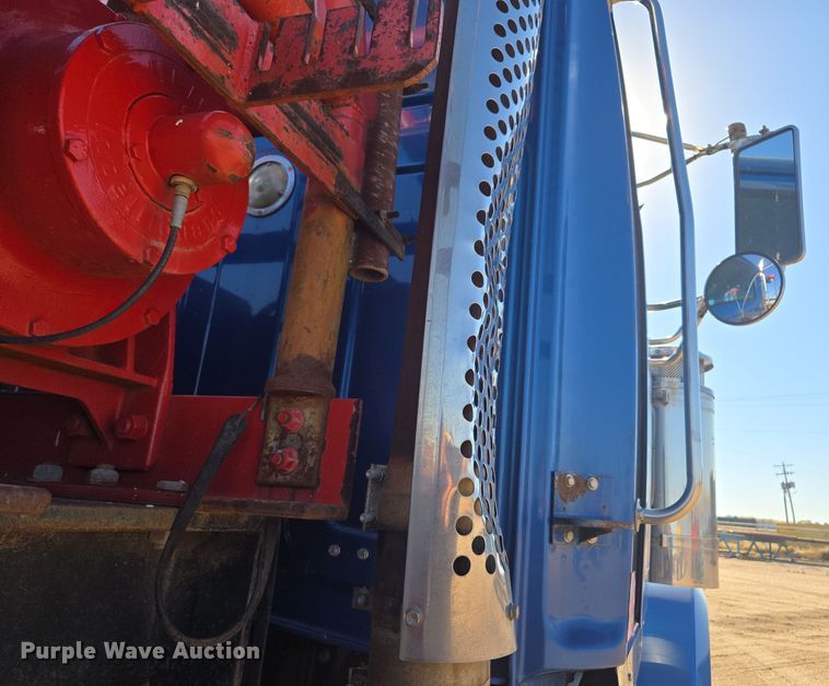 image for item DO1756 1999 Western Star 4964EX winch truck