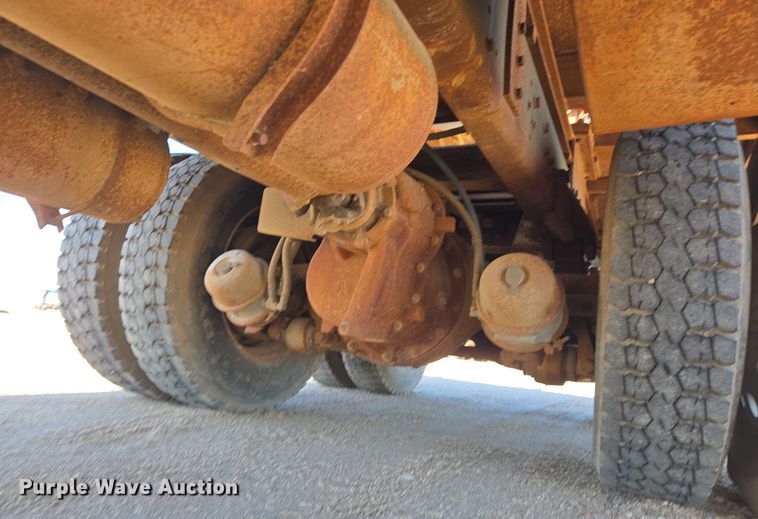 image for item DO1756 1999 Western Star 4964EX winch truck