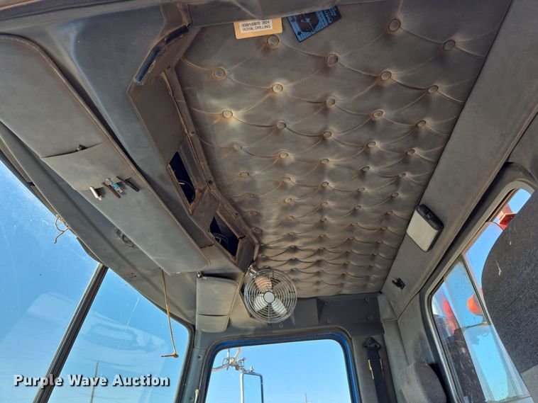 image for item DO1756 1999 Western Star 4964EX winch truck