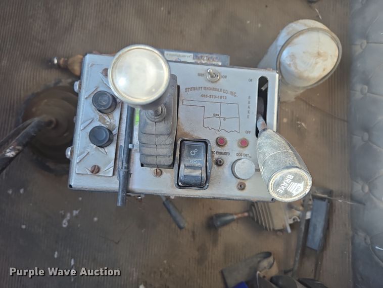 image for item DO1756 1999 Western Star 4964EX winch truck