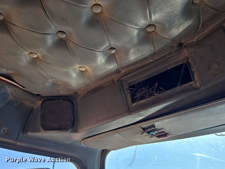 image for item DO1756 1999 Western Star 4964EX winch truck