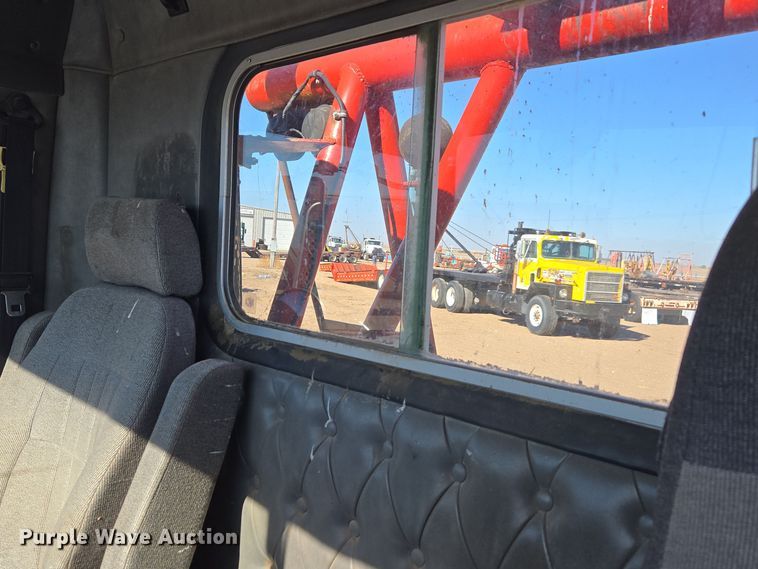 image for item DO1756 1999 Western Star 4964EX winch truck