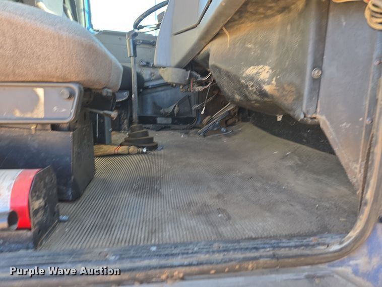 image for item DO1756 1999 Western Star 4964EX winch truck