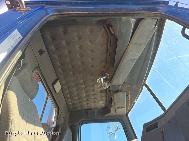 image for item DO1756 1999 Western Star 4964EX winch truck