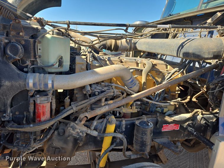 image for item DO1756 1999 Western Star 4964EX winch truck