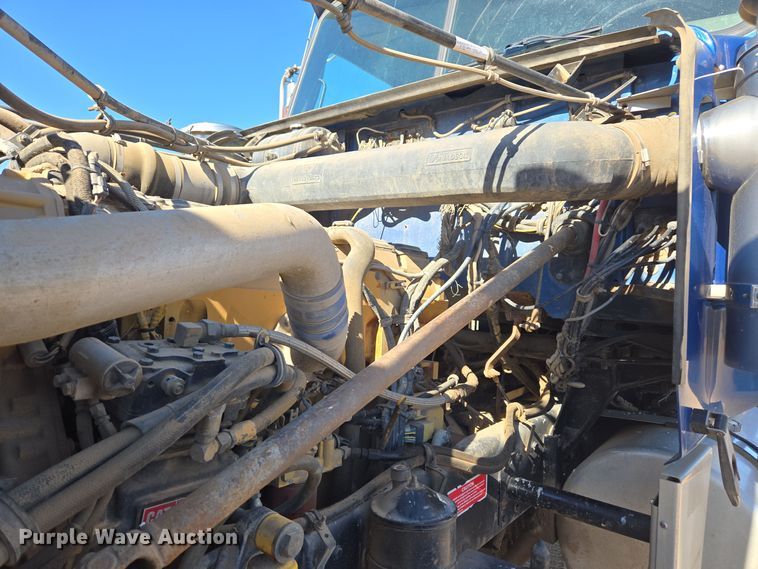 image for item DO1756 1999 Western Star 4964EX winch truck