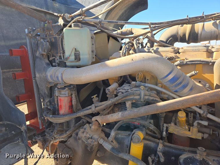 image for item DO1756 1999 Western Star 4964EX winch truck