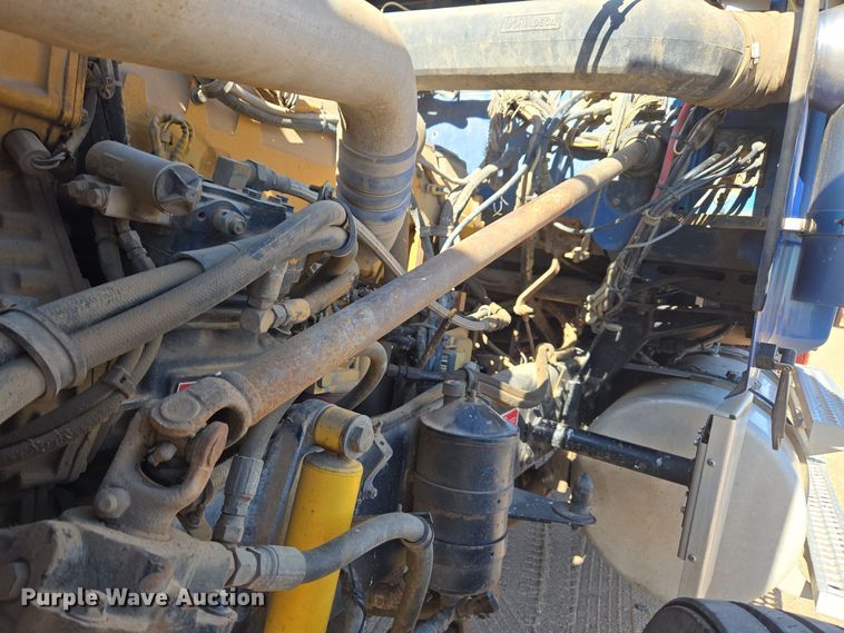 image for item DO1756 1999 Western Star 4964EX winch truck