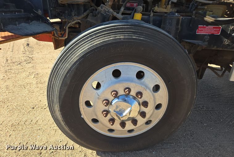 image for item DO1756 1999 Western Star 4964EX winch truck