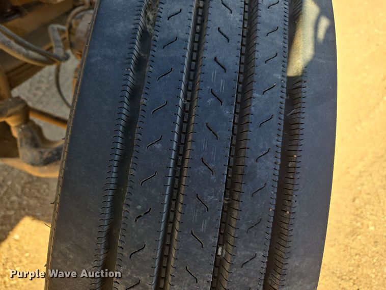 image for item DO1756 1999 Western Star 4964EX winch truck