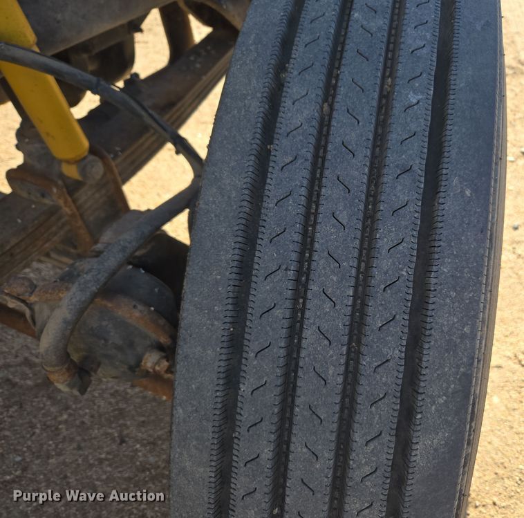 image for item DO1756 1999 Western Star 4964EX winch truck