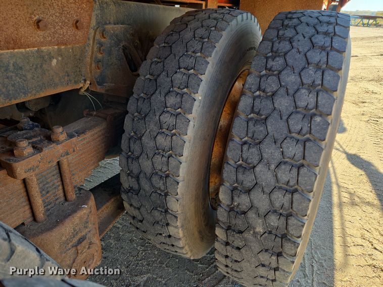 image for item DO1756 1999 Western Star 4964EX winch truck