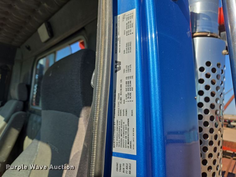 image for item DO1756 1999 Western Star 4964EX winch truck