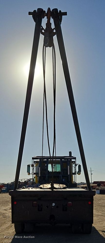 image for item DO1757 1991 International Paystar 5000 winch truck