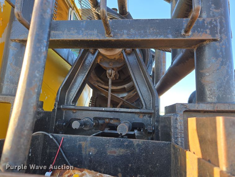 image for item DO1757 1991 International Paystar 5000 winch truck