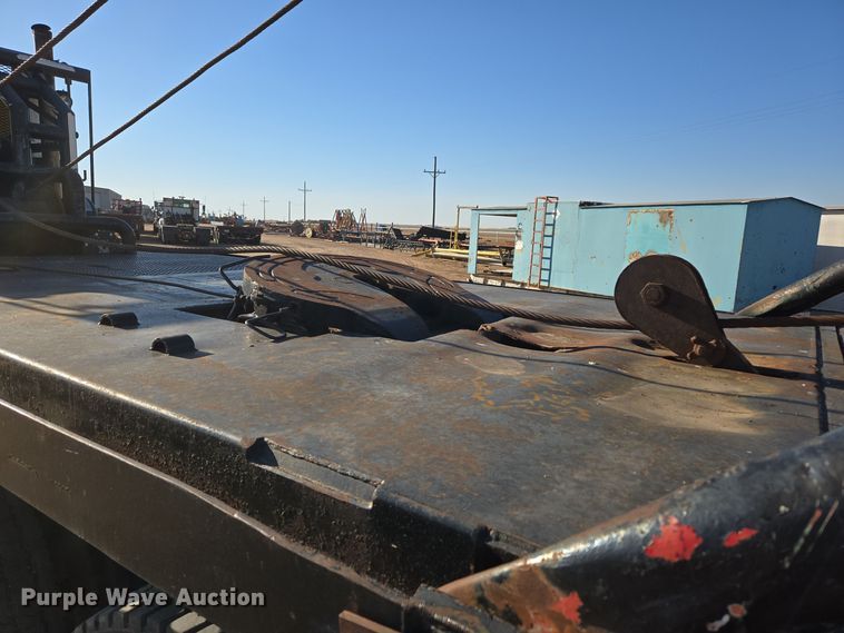 image for item DO1757 1991 International Paystar 5000 winch truck