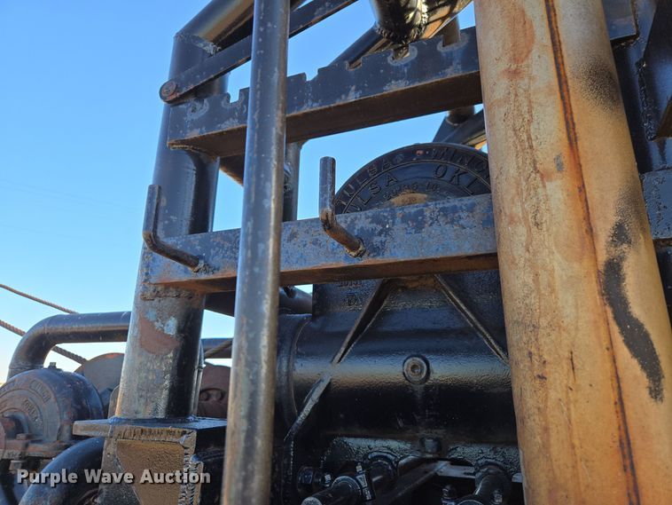 image for item DO1757 1991 International Paystar 5000 winch truck