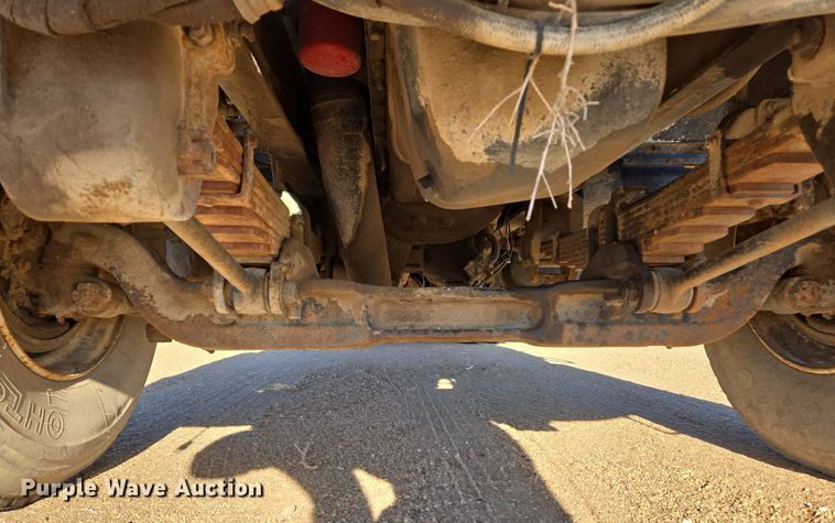 image for item DO1757 1991 International Paystar 5000 winch truck