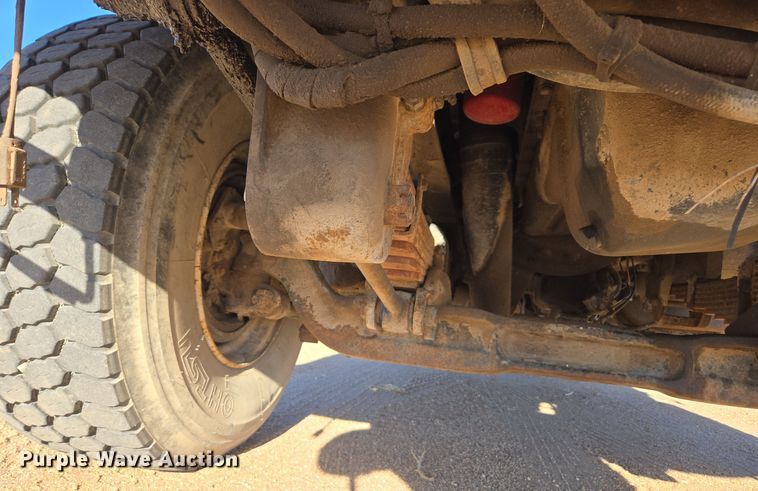 image for item DO1757 1991 International Paystar 5000 winch truck