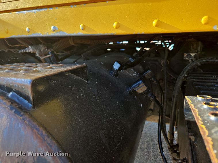 image for item DO1757 1991 International Paystar 5000 winch truck