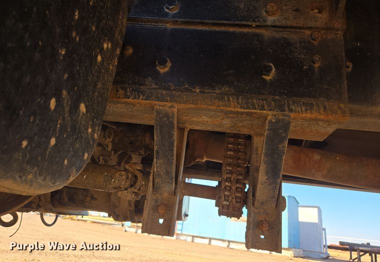 image for item DO1757 1991 International Paystar 5000 winch truck