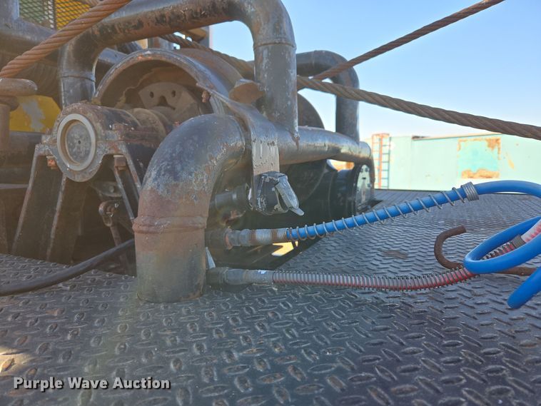 image for item DO1757 1991 International Paystar 5000 winch truck