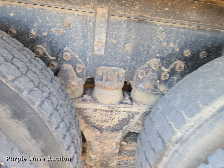 image for item DO1757 1991 International Paystar 5000 winch truck