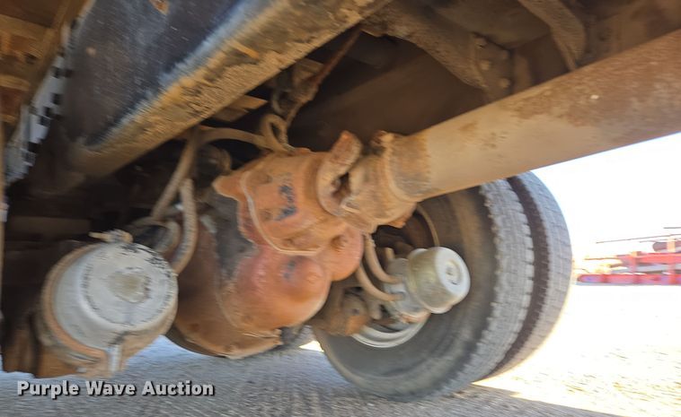 image for item DO1757 1991 International Paystar 5000 winch truck