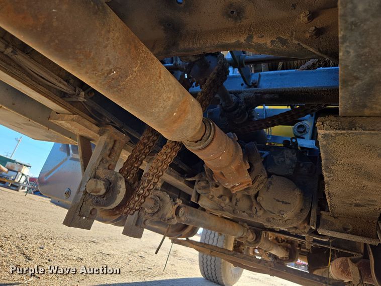 image for item DO1757 1991 International Paystar 5000 winch truck