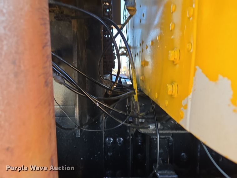 image for item DO1757 1991 International Paystar 5000 winch truck