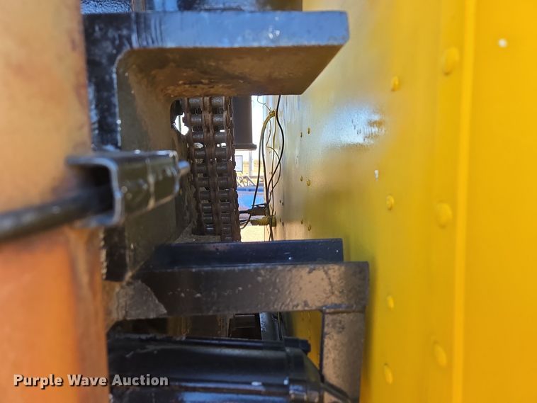 image for item DO1757 1991 International Paystar 5000 winch truck